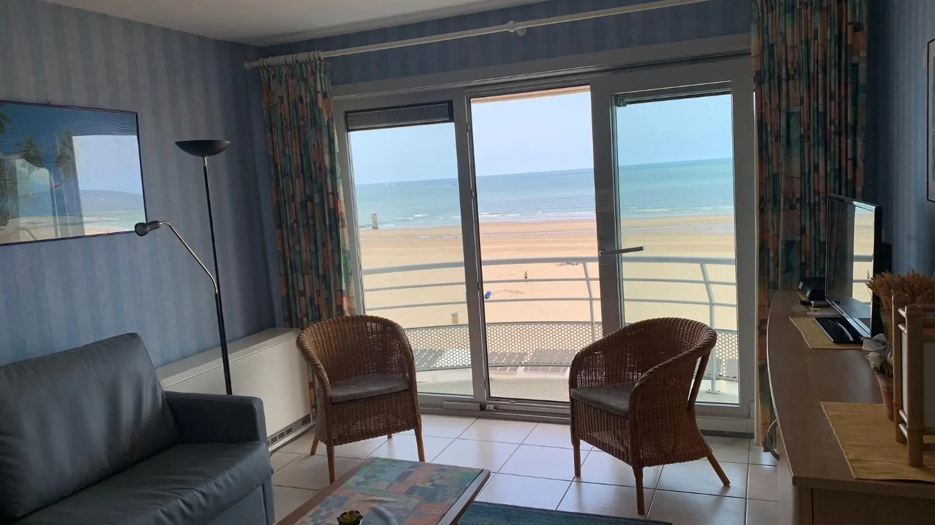 Zeezicht III - Modern Seaview Apartment With Swimmingpool T42 Ostende